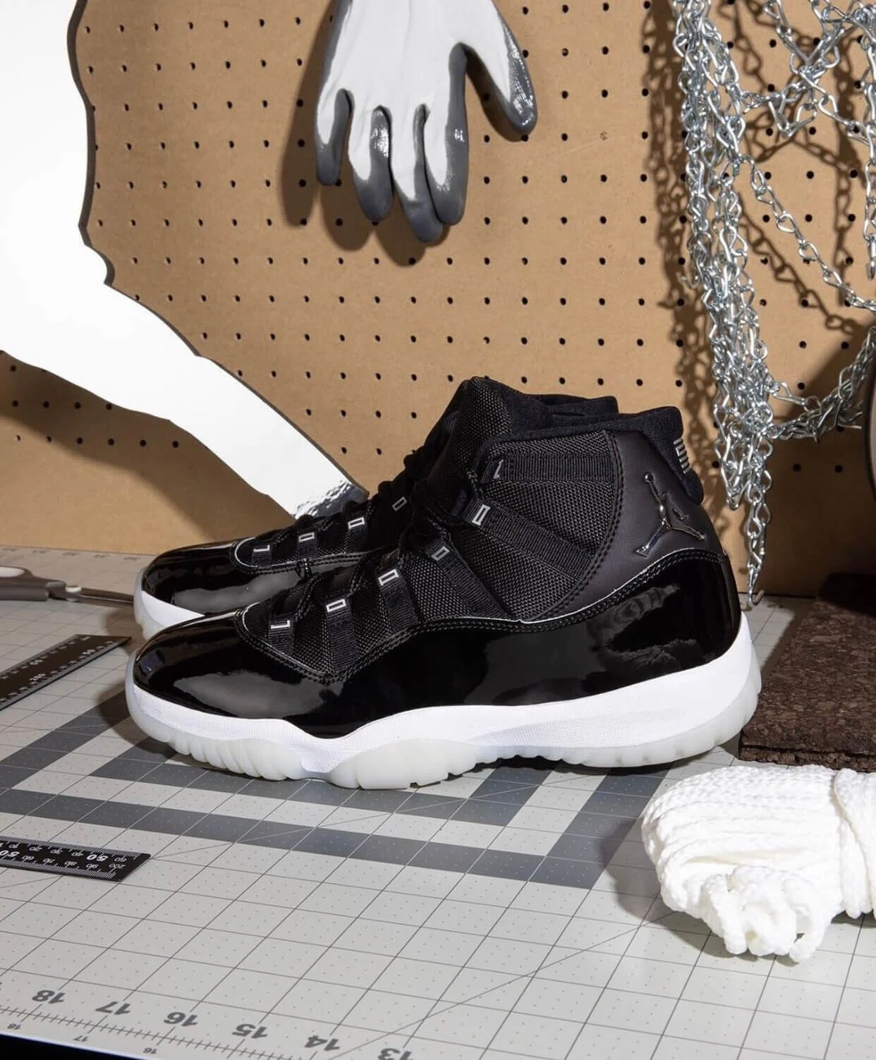 Foot locker sales jordan 11 release